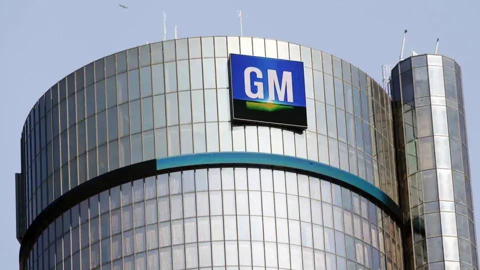GM supera expectativas e ajusta projeção de lucro em 2026