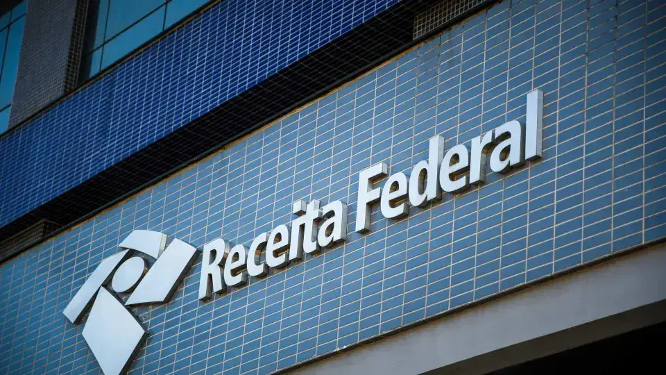 Receita Federal Libera R$ 592 Milhões para 415 Mil Contribuintes na Malha Fina