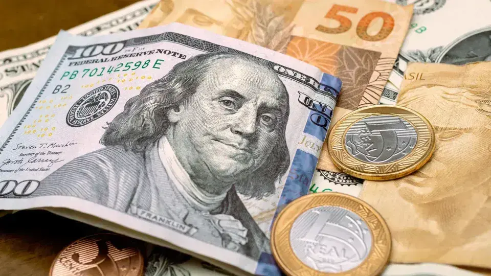 Dólar fecha a R$ 4,91, menor nível em dois anos; entenda o impacto