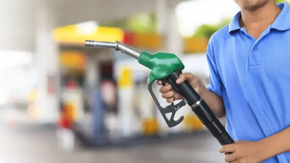 Petrobras anuncia aumento de gasolina; presidente fala sobre volatilidade de preços